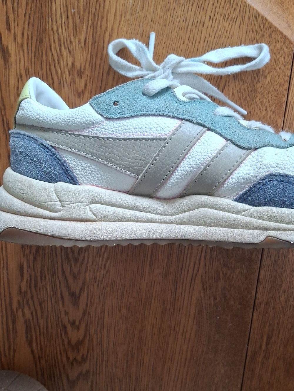 Gola Size 7.5 Saturn Quadrant Sneakers Tan And Blue Suede - Picture 6 of 8